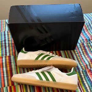 Adidas samba ADV new in box fast shipping White and Green Classic Sneakers